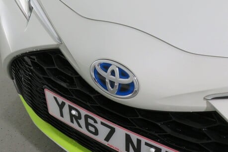 Toyota Yaris VVT-I BI-TONE Image 18