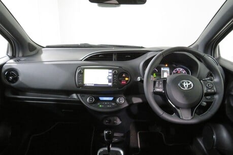 Toyota Yaris VVT-I BI-TONE Image 22