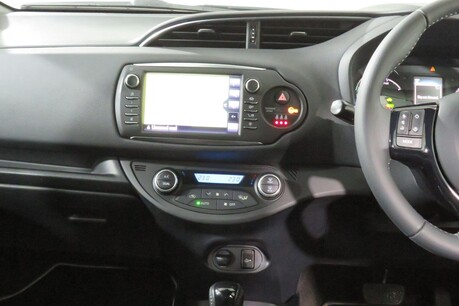 Toyota Yaris VVT-I BI-TONE Image 23