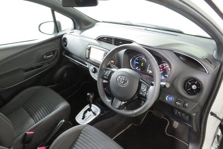 Toyota Yaris VVT-I BI-TONE Image 26