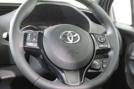 Toyota Yaris VVT-I BI-TONE Image 41