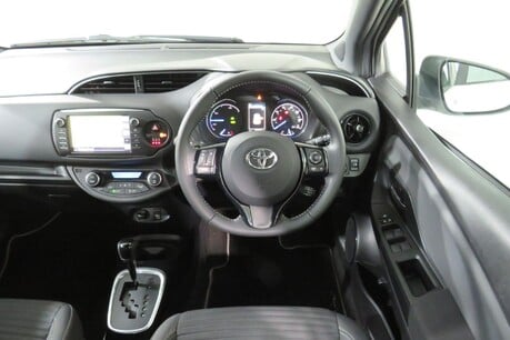 Toyota Yaris VVT-I BI-TONE Image 46