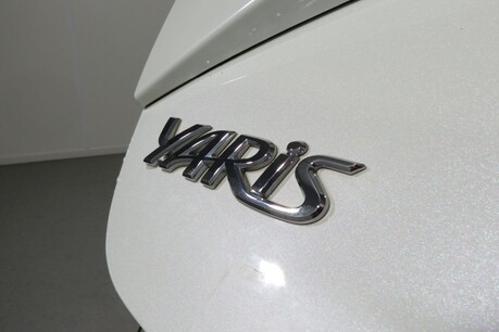 Toyota Yaris VVT-I BI-TONE Image 16