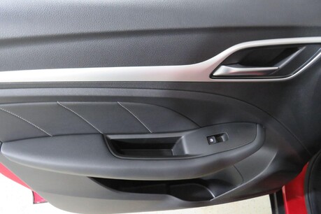 MG ZS EXCLUSIVE Image 38