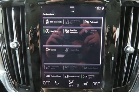 Volvo V90 B4 MOMENTUM MHEV Image 35