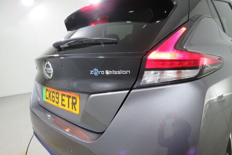 Nissan LEAF TEKNA Image 17