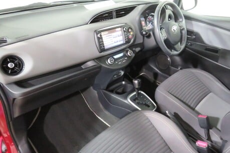 Toyota Yaris VVT-I ICON TECH Image 3