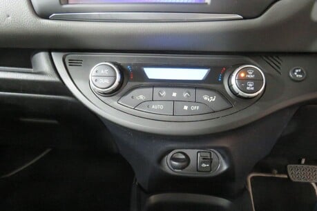 Toyota Yaris VVT-I ICON TECH Image 29