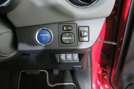 Toyota Yaris VVT-I ICON TECH Image 30