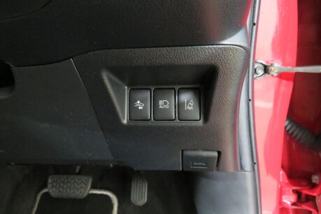 Toyota Yaris VVT-I ICON TECH Image 31