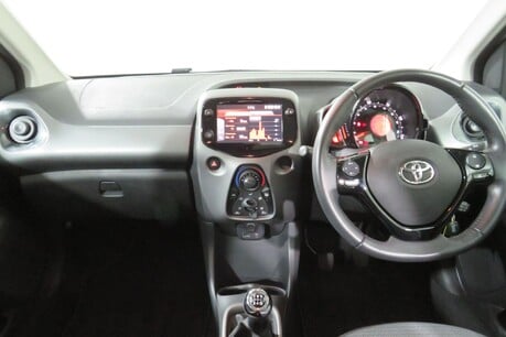 Toyota Aygo VVT-I X-PLAY TSS Image 14