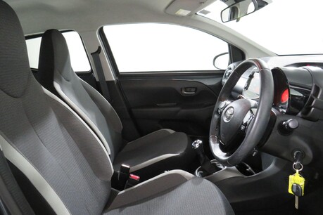 Toyota Aygo VVT-I X-PLAY TSS Image 16