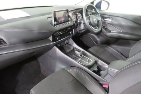 Nissan Qashqai DIG-T ACENTA PREMIUM DCT MHEV Image 3