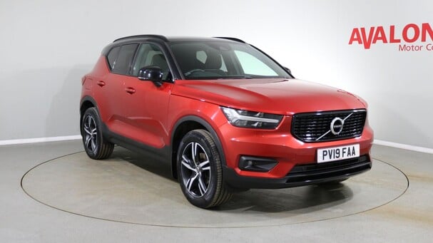 Volvo XC40 T3 R-DESIGN Service History