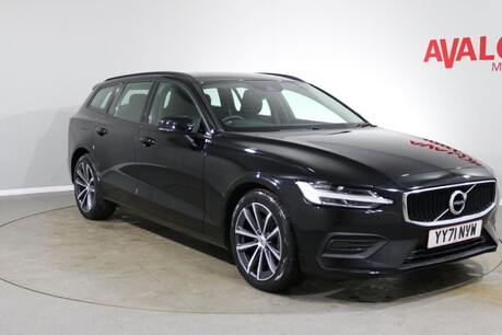 Volvo V60 B3 MOMENTUM MHEV Image 1