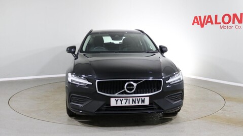 Volvo V60 B3 MOMENTUM MHEV Interior