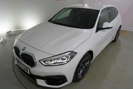 BMW 1 Series 118D SPORT Image 4