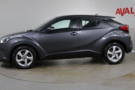 Toyota C-HR ICON Image 9