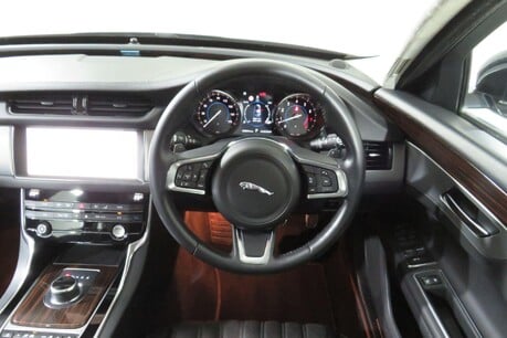 Jaguar XF PORTFOLIO Image 13