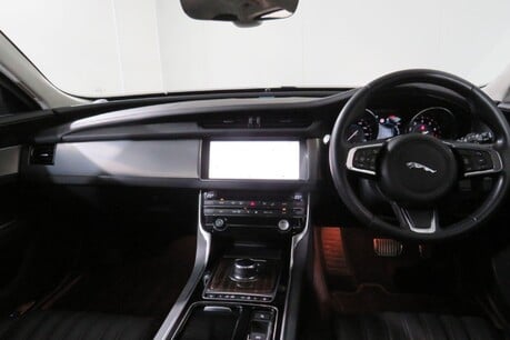 Jaguar XF PORTFOLIO Image 33