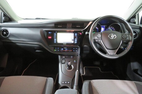 Toyota Auris VVT-I DESIGN Image 2