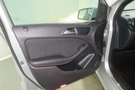 Mercedes-Benz B Class B 200 D AMG LINE EXECUTIVE Image 32