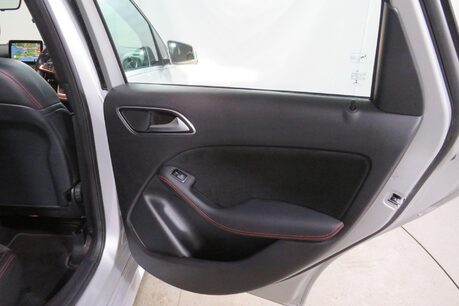 Mercedes-Benz B Class B 200 D AMG LINE EXECUTIVE Image 30