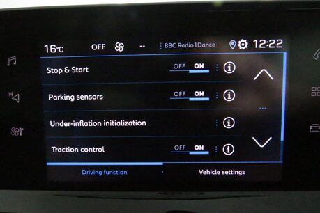 Peugeot 208 PURETECH ALLURE S/S Image 25