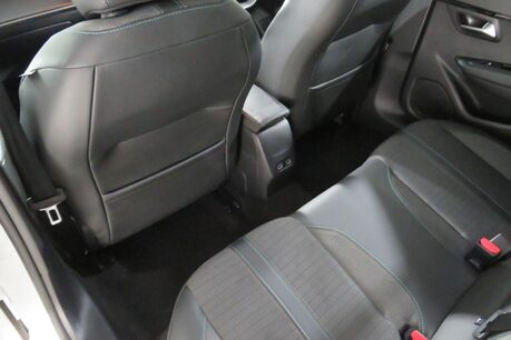 Peugeot 208 PURETECH ALLURE S/S Image 16