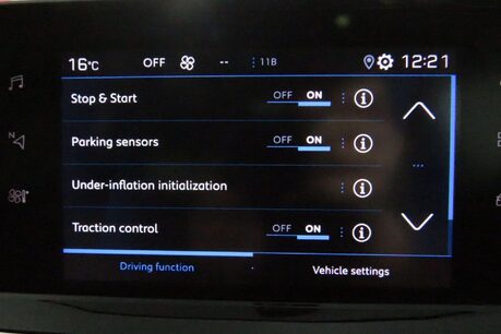 Peugeot 208 PURETECH ALLURE S/S Image 21