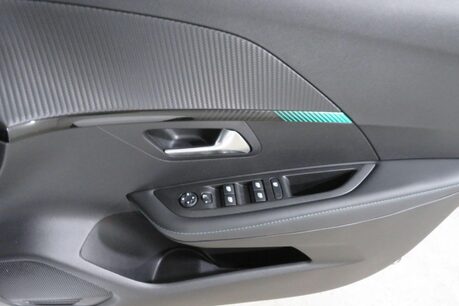 Peugeot 208 PURETECH ALLURE S/S Image 29