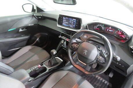 Peugeot 208 PURETECH ALLURE S/S Image 30