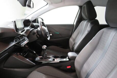 Peugeot 208 PURETECH ALLURE S/S Image 28