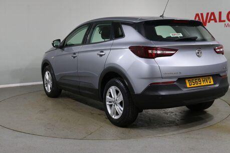 Vauxhall Grandland X SE Image 8