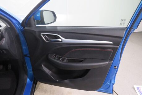 MG ZS TROPHY CONNECT Image 18