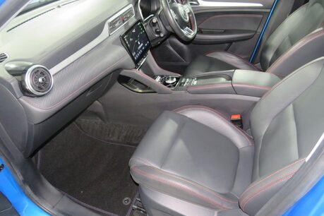 MG ZS TROPHY CONNECT Image 2