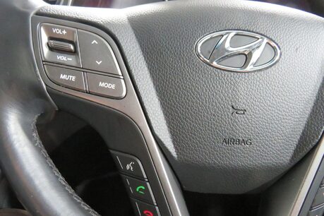 Hyundai SANTA FE CRDI PREMIUM Image 17
