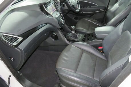 Hyundai SANTA FE CRDI PREMIUM Image 30