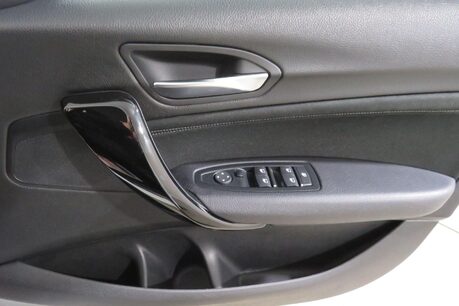 BMW 1 Series 118I SPORT Image 32