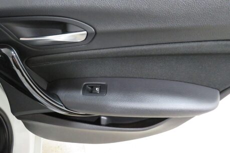 BMW 1 Series 118I SPORT Image 33