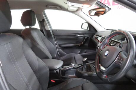 BMW 1 Series 118I SPORT Image 2