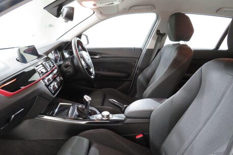 BMW 1 Series 118I SPORT Image 19