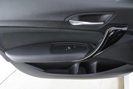 BMW 1 Series 118I SPORT Image 35