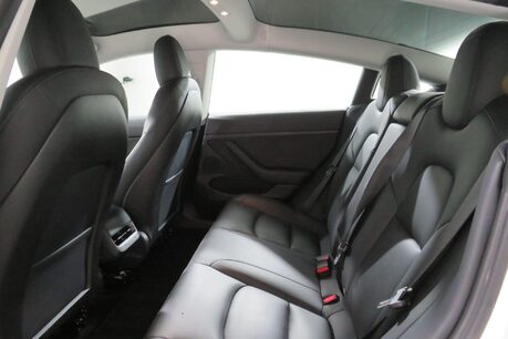 Tesla Model 3 STANDARD RANGE PLUS Image 16