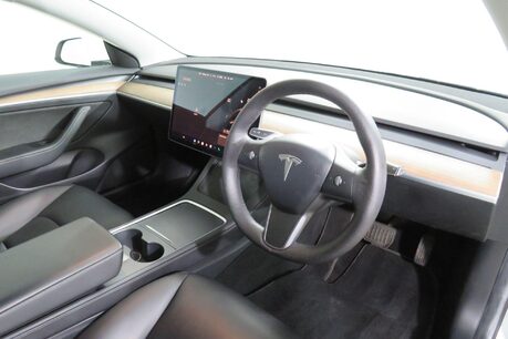 Tesla Model 3 STANDARD RANGE PLUS Image 2