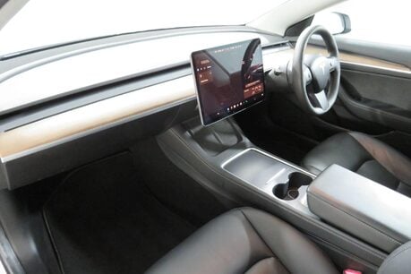 Tesla Model 3 STANDARD RANGE PLUS Image 12