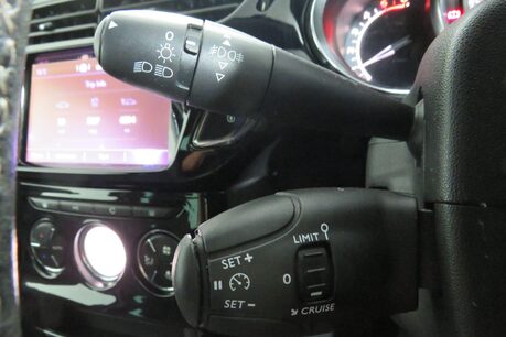 DS DS 3 BLUEHDI CONNECTED CHIC S/S Image 25