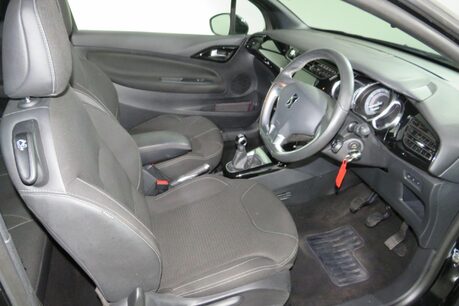 DS DS 3 BLUEHDI CONNECTED CHIC S/S Image 2