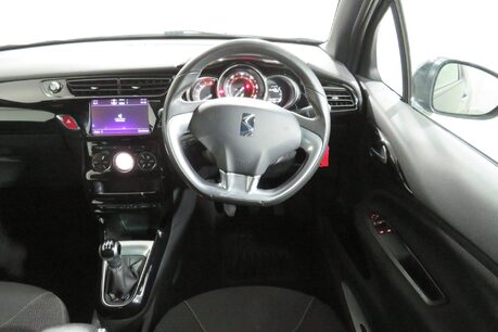 DS DS 3 BLUEHDI CONNECTED CHIC S/S Image 21