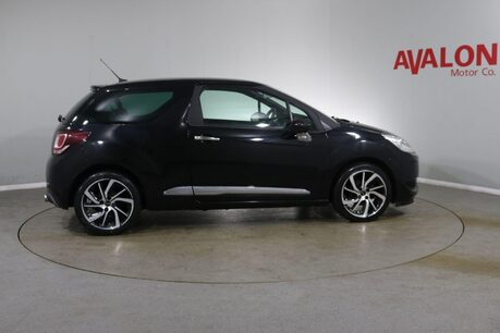 DS DS 3 BLUEHDI CONNECTED CHIC S/S Image 4